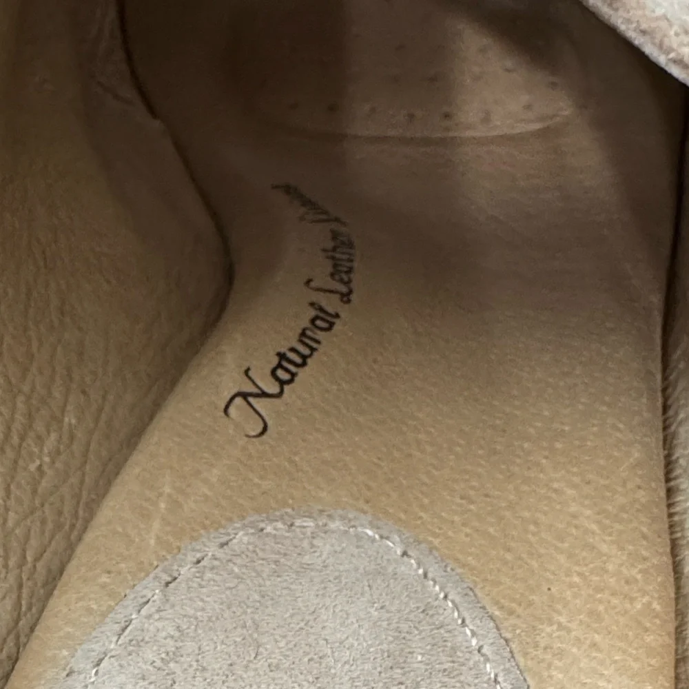 Sofft Women's Tan Suede Sandals, leather lined footbed. Non-slip sole.